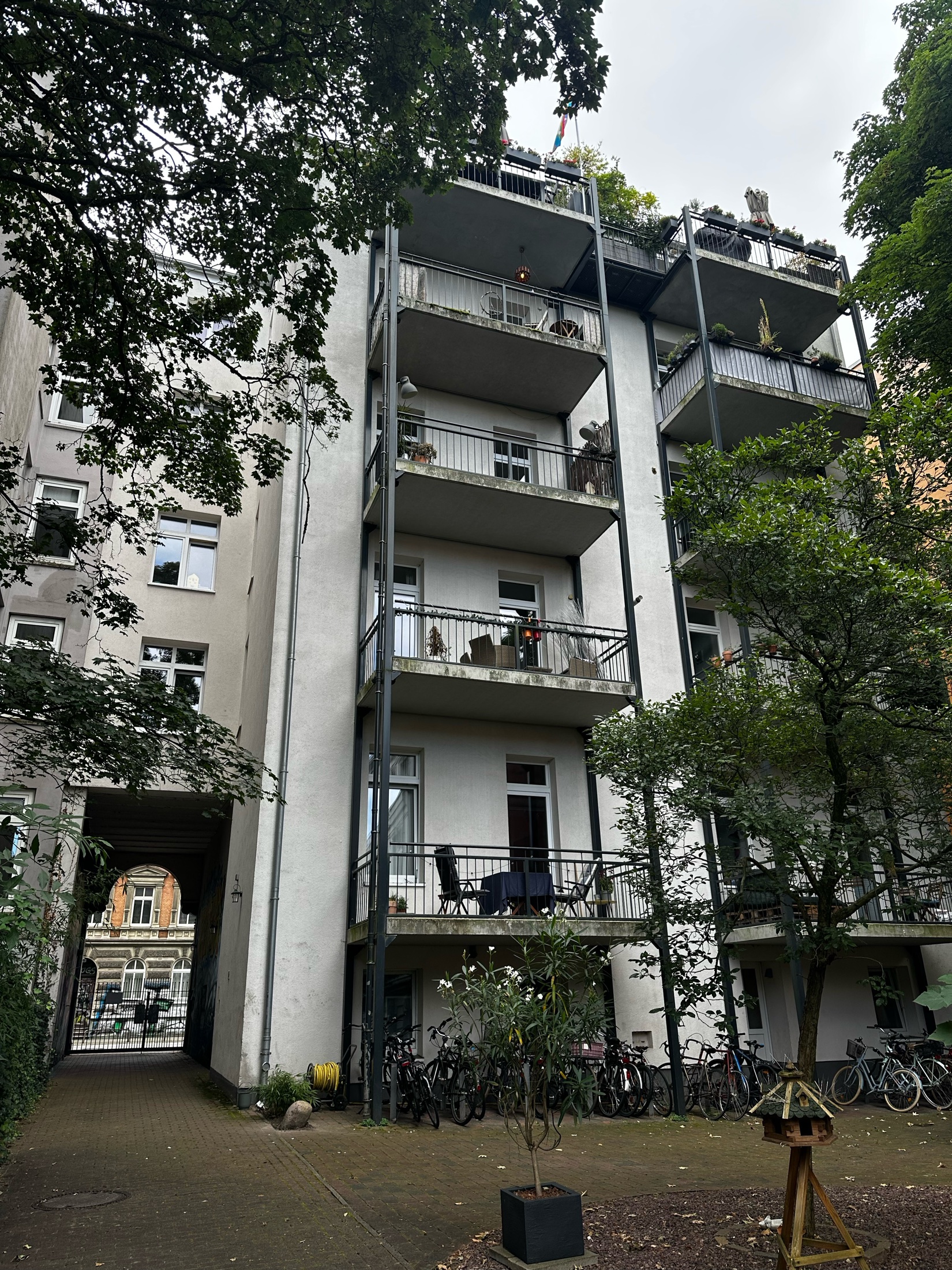 Begrünter Innenhof der Stresemannstraße 89